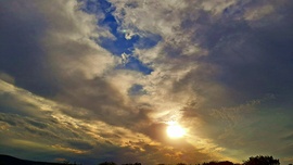 Egy felhős naplemente augusztus közepén 2. :)