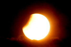 Részleges holdfogyatkozás 05.16-án 4:36-kor Szombathelyen
