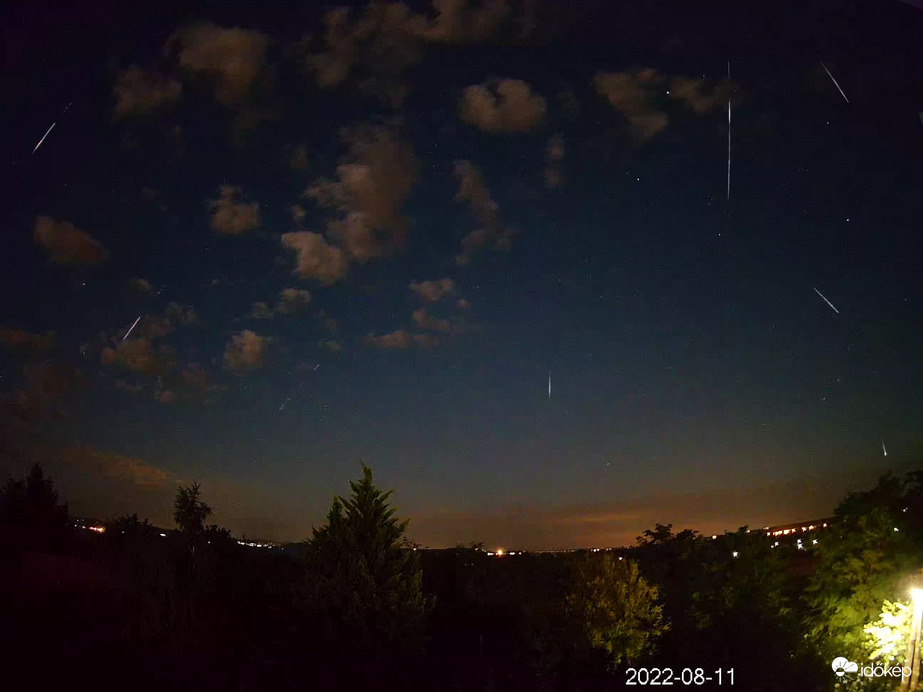 Perseidák meteorok 2022-08-11 hajnali összes egy képen