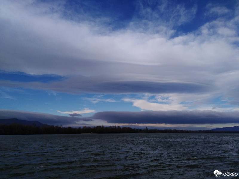 Altocumulus lenticularis
