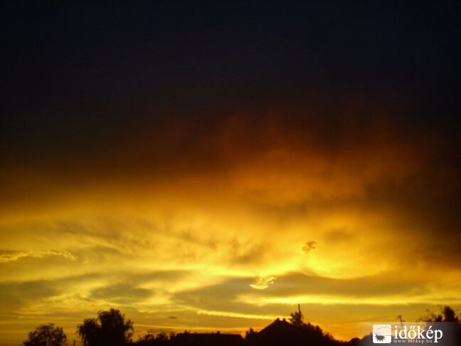 Zápor után naplemente...