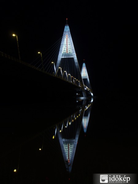 A Megyeri híd 891 cm-es vízállásnál