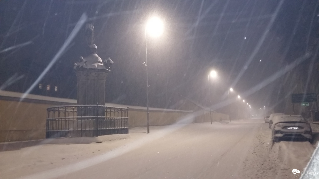 Sűrűbb hóhullás+hófúvásos időszak,hóréteg 26-32cm