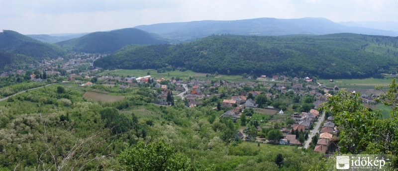 Sirok település egy májusi napon 