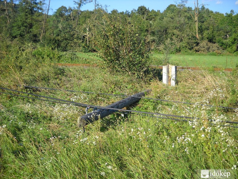 A diósjenői tornádó nyomai