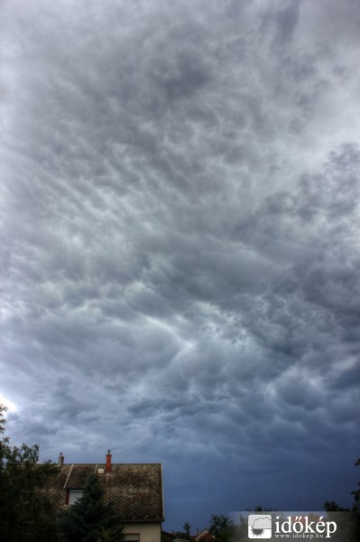 Vihar utáni mammafelhők (HDR)