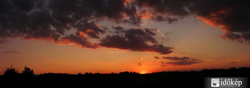 Július utolsó napnyugtája