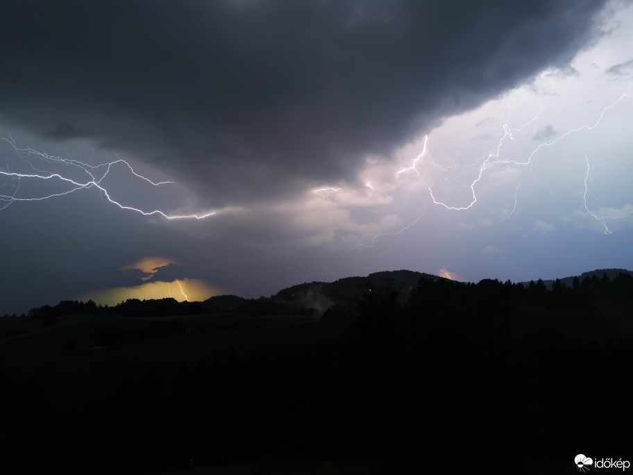 Észlelési fényképek