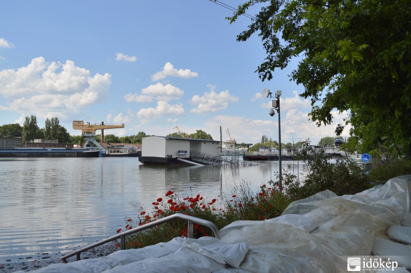 Zsákok a Városkapunál