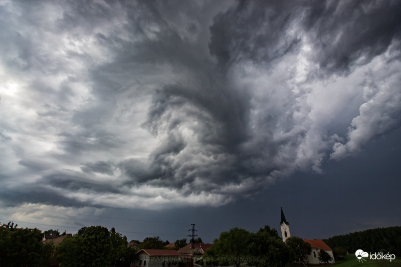 Látványos peremfelhő Algyőnél