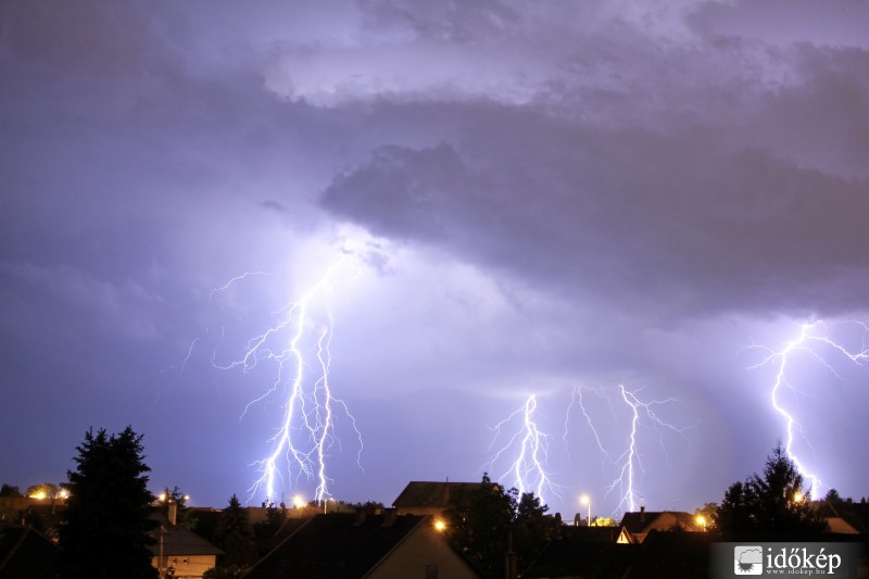 Az idei első villámparádé 