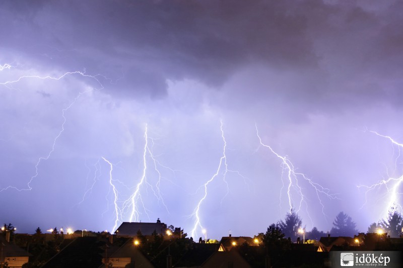 Az idei első villámparádé 