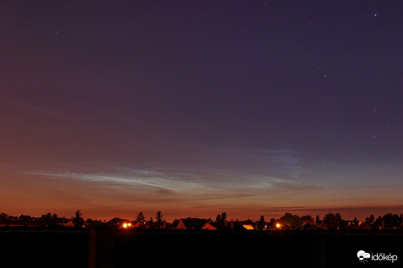NLC a hajnali É-ÉK-i égen.