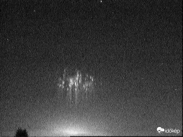 Gyönyörű lidércek a Balaton feletti zivatarcellából! 