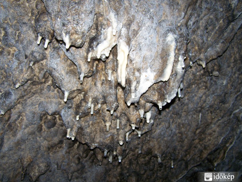 Csöpögő cseppkövek