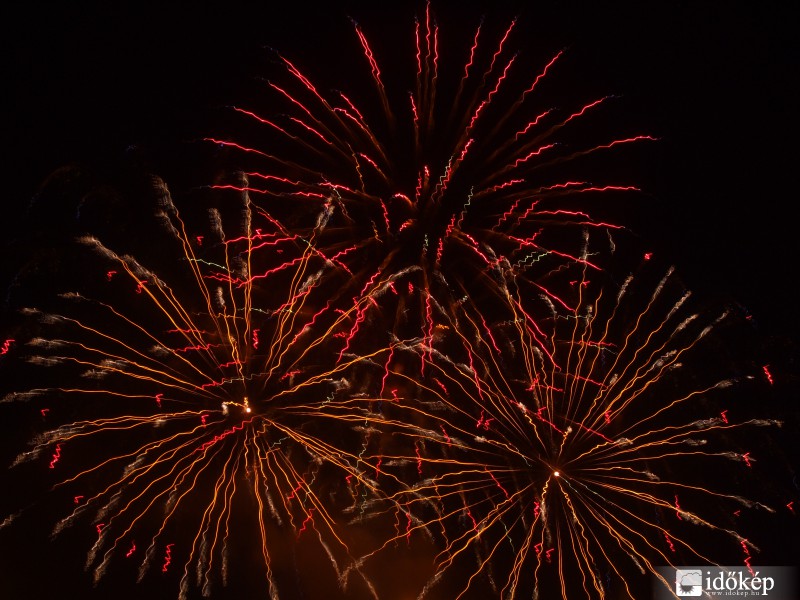 Ünnepi tűzijáték