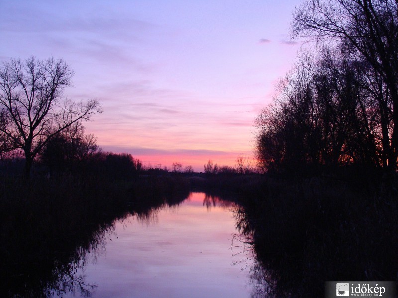 Bíborszínű alkonyat