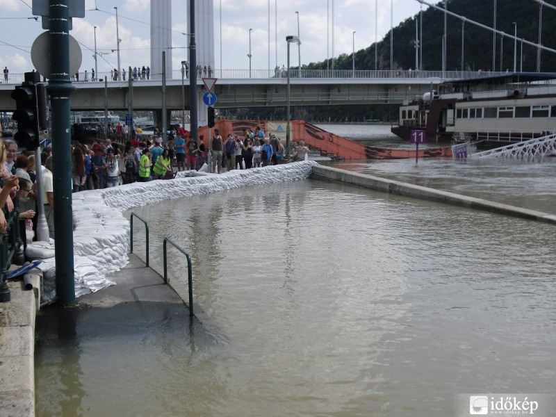 Eötvös tér