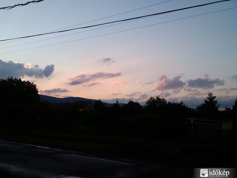 Alkonyi felhők