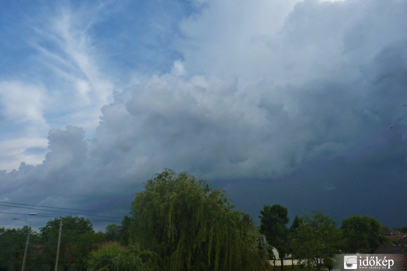 Orosháza, 2010. május 21. elvonuló zivatar felhőzete