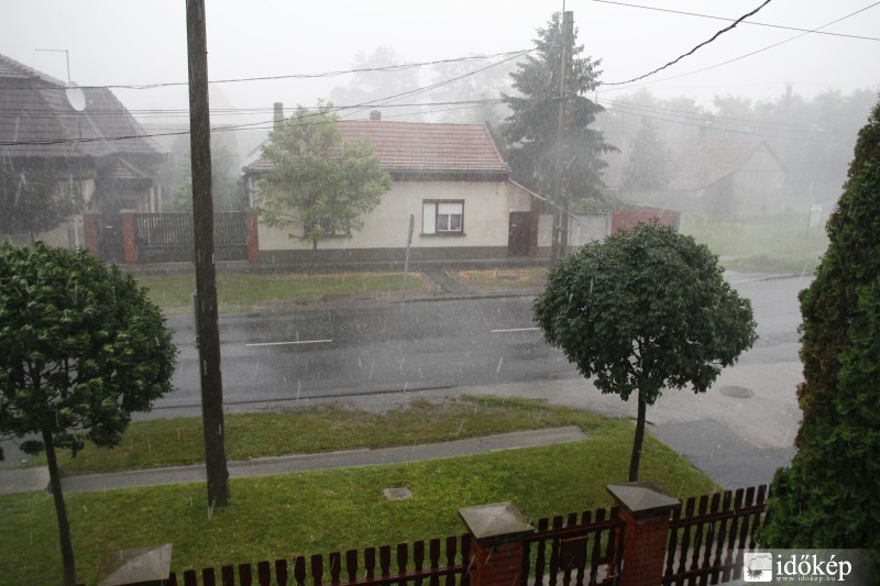 Felhőszakadás és jégeső 