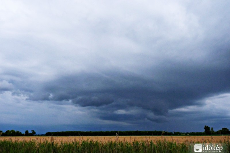 Zivatarfelhő déli irányban