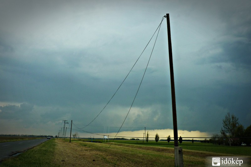 Leszakadt vezetékek