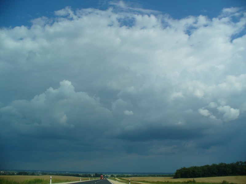 Zivatar a 710-es úttól nem messze