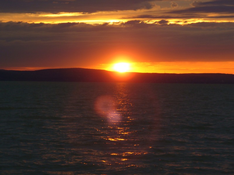 Naplemente virgákkal