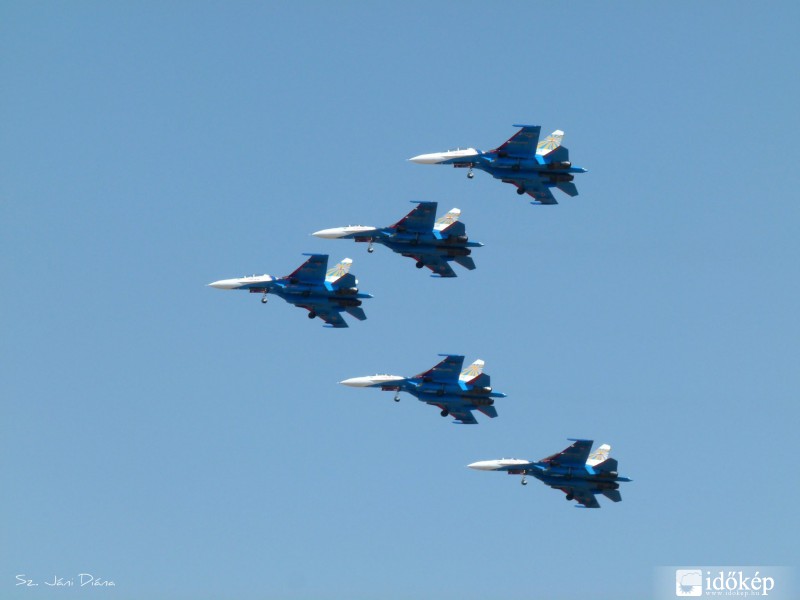 Orosz SZU-27-esek a levegőben