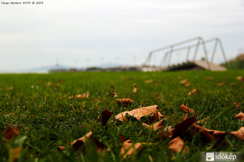 Badacsonyi őszi, partra vetett lépcsővel...