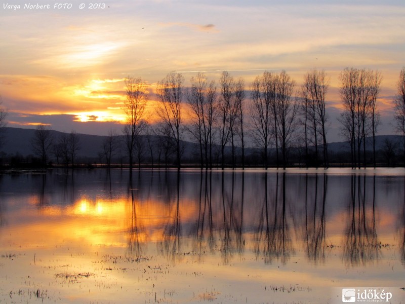 Áprilisi naplemente Badacsonytördemicen