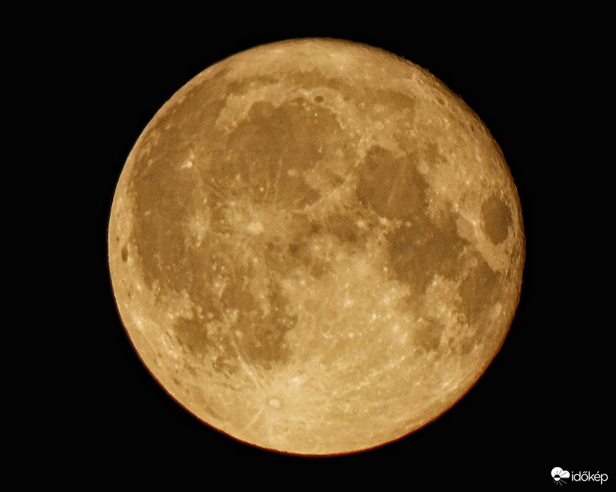 Gyönyörű teliholdunk