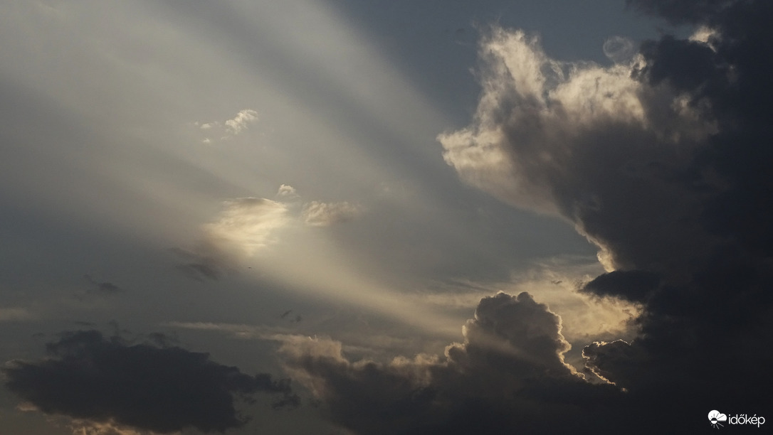 Tyndall-sugaras alkonyat