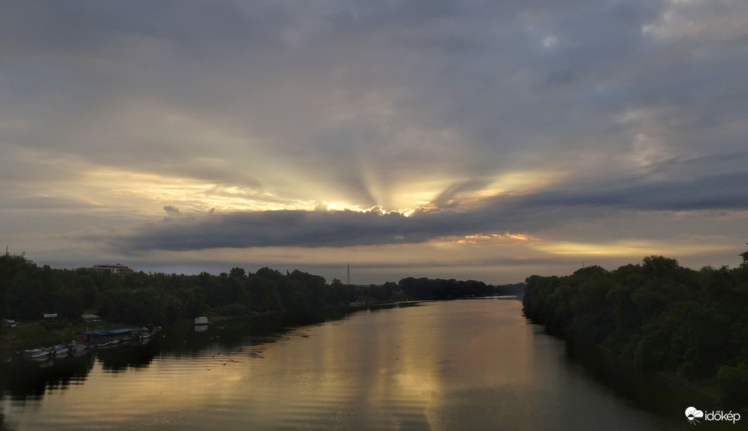 Augusztus (és az idei nyár) utolsó napkeltéje Szegeden... 