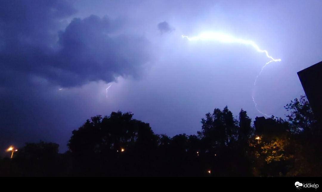 Éjjeli szépség ⛈️☺️