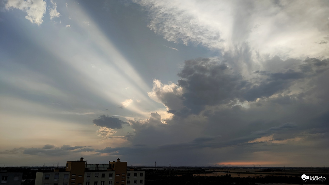 Tyndall-sugaras alkony