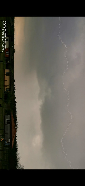 Földet soha nem érő ... 