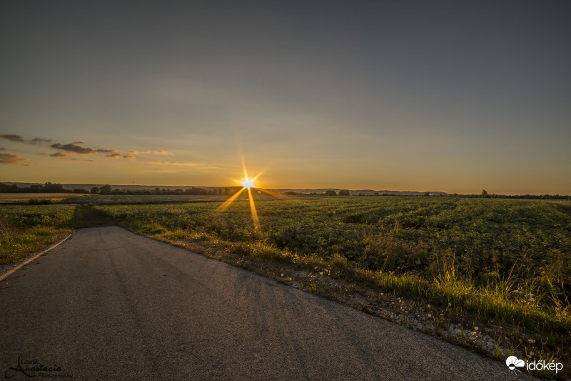 Nyár végi naplemente a Szekszárdi domb felett!