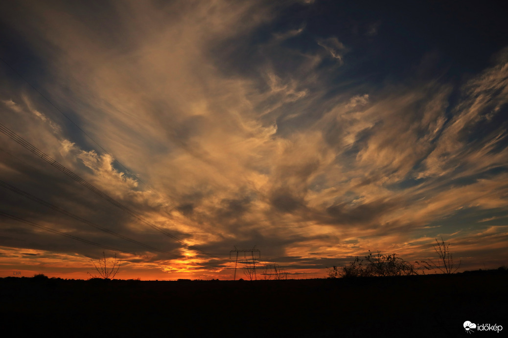 Felhővarázs alá  burkolózott naplemente!