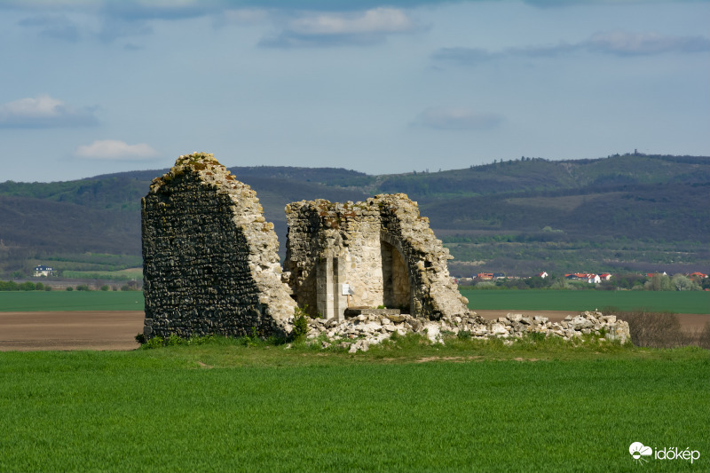 Árpád-kori romtemplom
