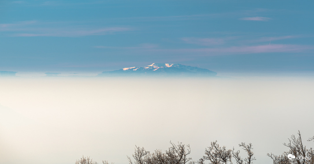 Schneeberg a Kab-hegyről inverzióban