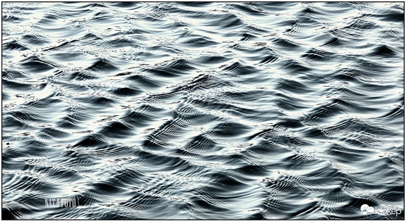 Hullám, hullám hátán