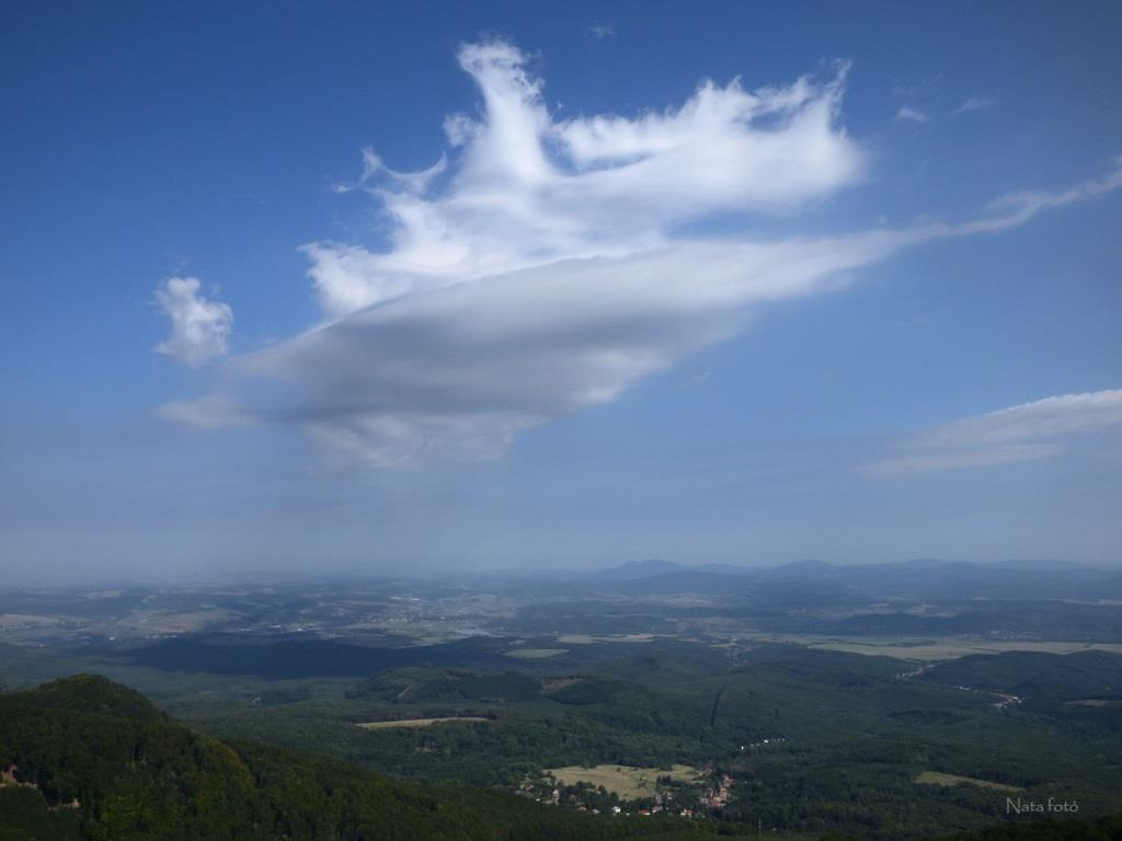 Egy szélfújta felhő