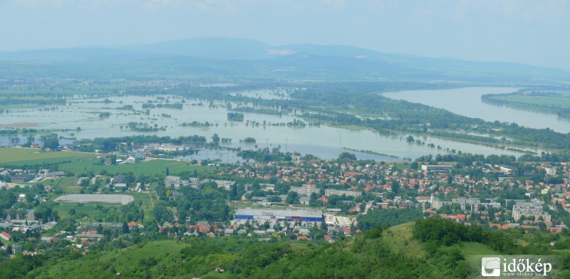 Vaskapuból Esztergom látványa