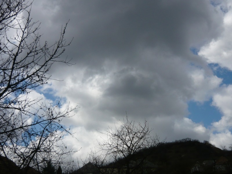 Csolnok  egy perce...