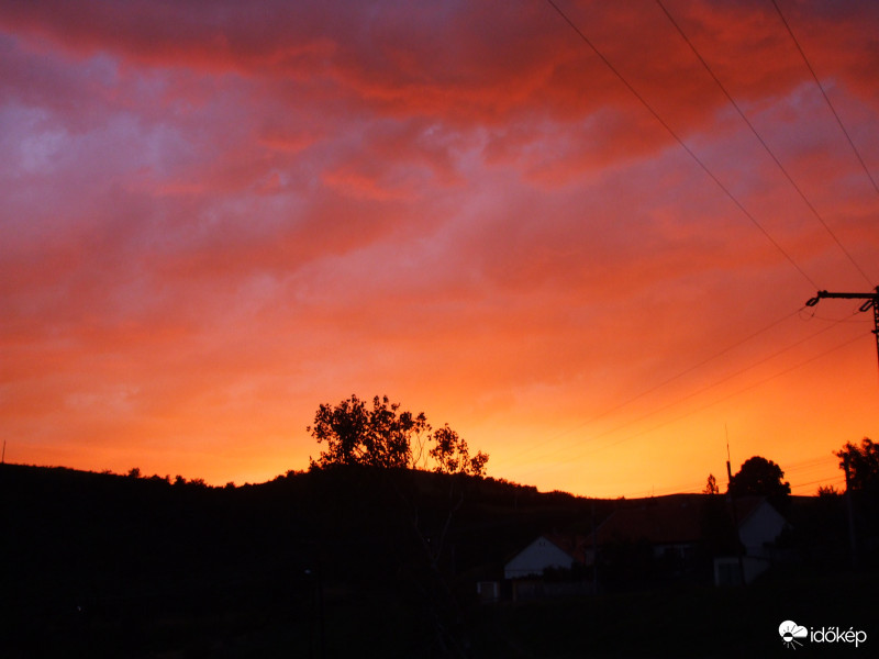 Piros az ég alja...
