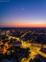 Holdsarló és est találkozása