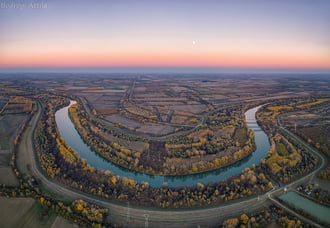 Mosolygós telihold kelte