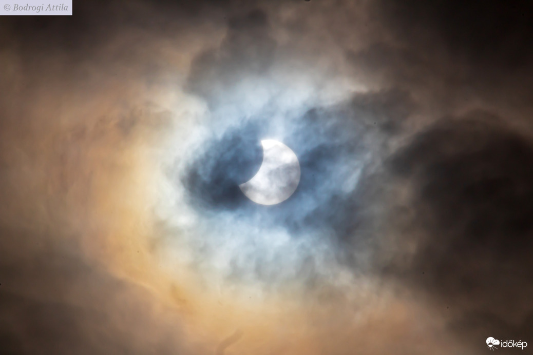 Részleges napfogyatkozás